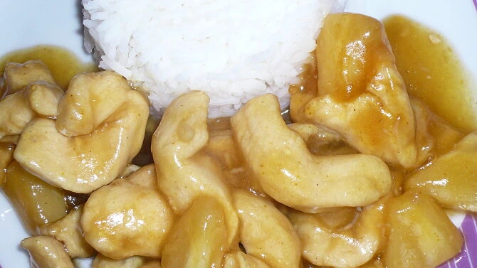 Chicken with pineapple in sauce
