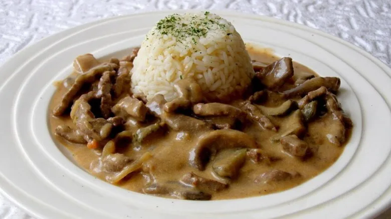 Beef stroganoff with rice