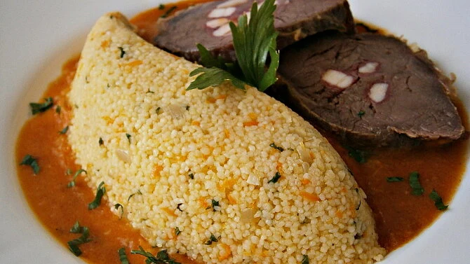 Couscous with meat and sauce