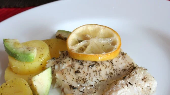 Baked fish with lemon and avocado
