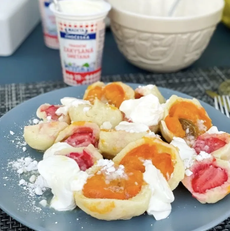 Cheese dumplings with fruit
