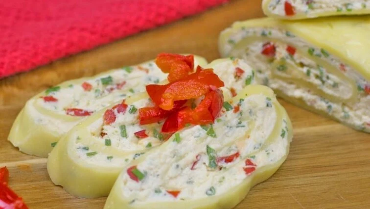 Cheese roll slices with filling