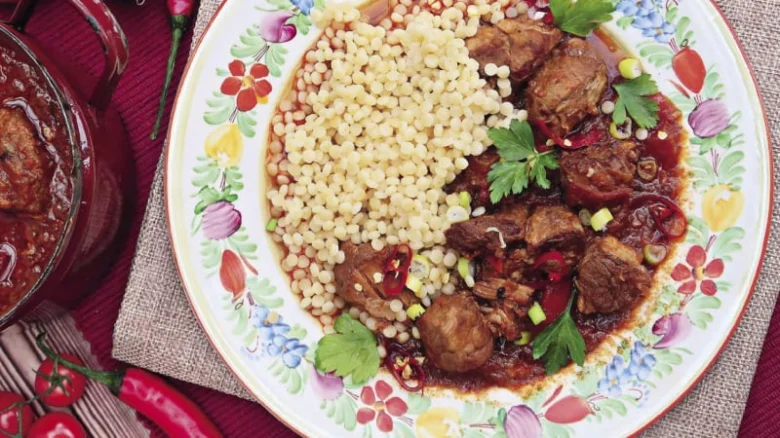 Perkelt with couscous and meatballs