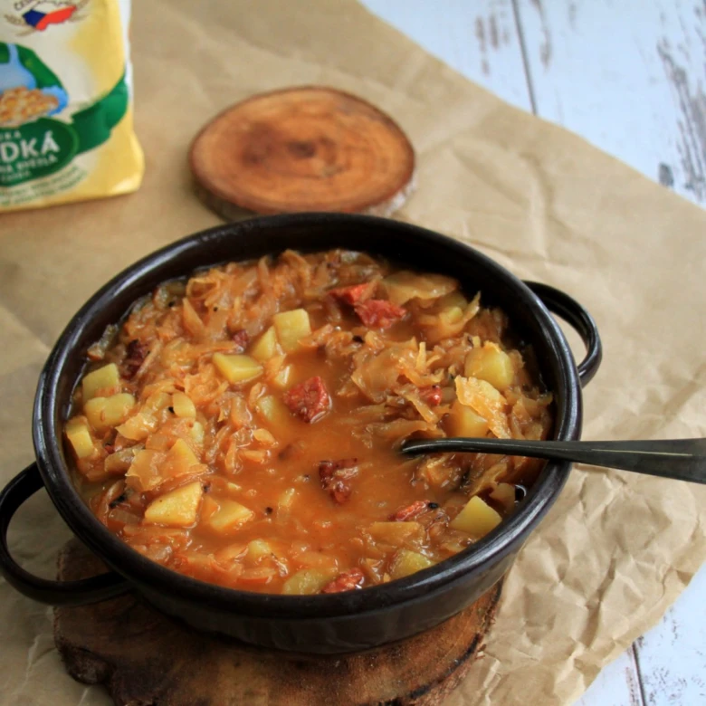 Czech zelňačka stew in bowl