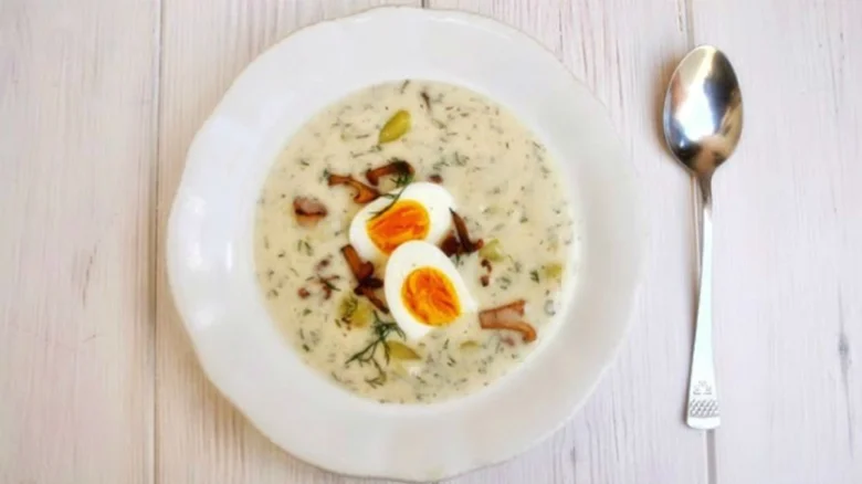 Creamy soup with egg and herbs