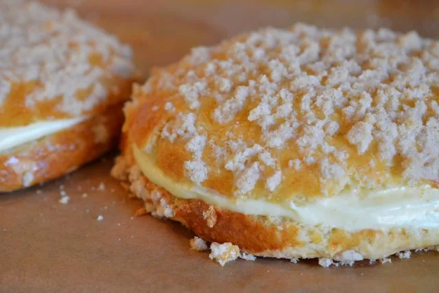 Filled pastry with crumble topping