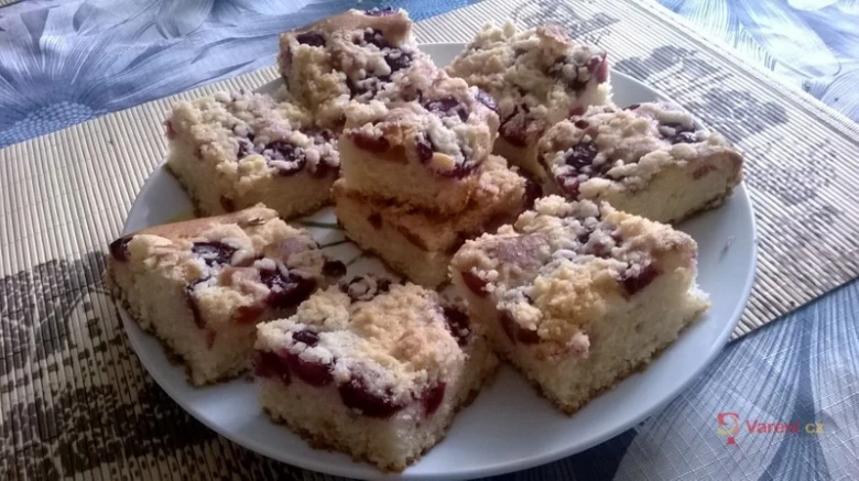 Kusy bublaniny s drobenkou na talíři