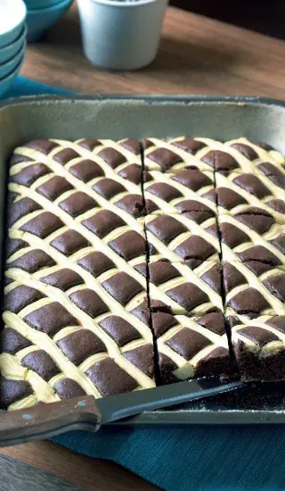 Hot cross buns cake