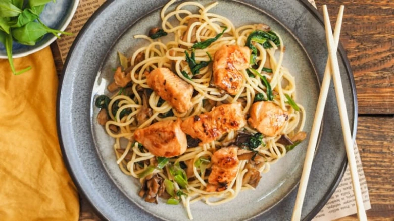 Použitý recept: kuřecí maso s teriyaki omáčkou na nudlích.