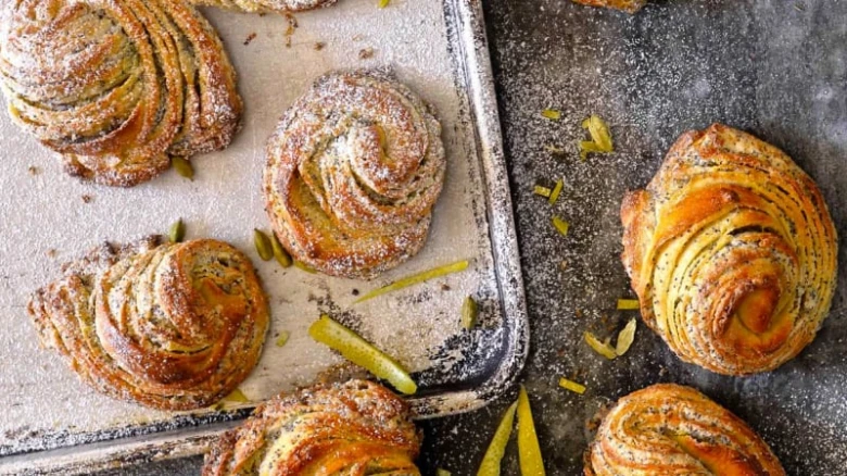 Cinnamon rolls with sugar and zest