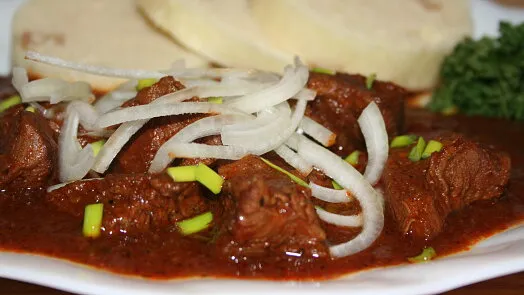 Meat stew with onions and dumplings