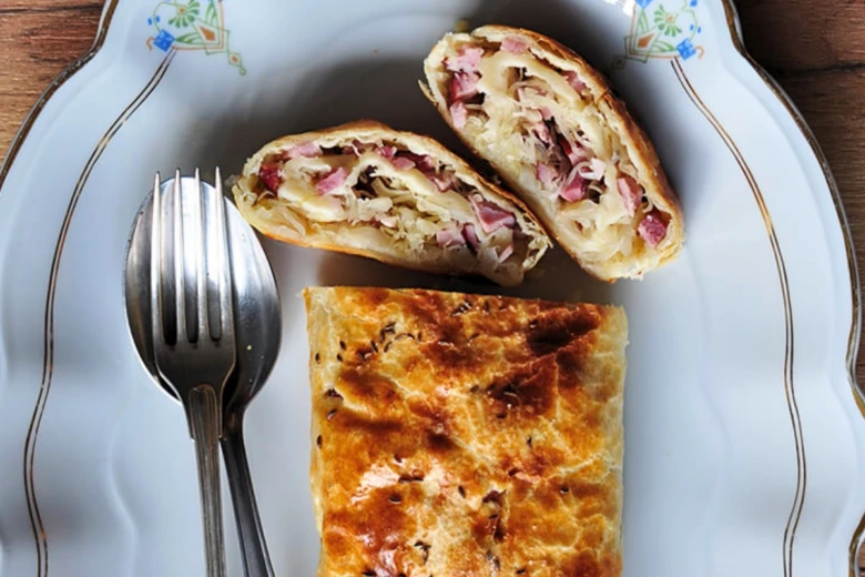 Salty strudel with ham and cheese