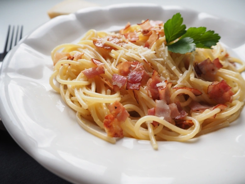 Spaghetti carbonara dish