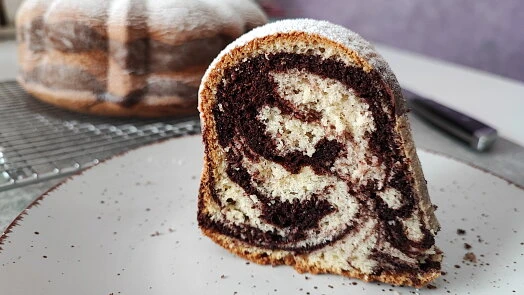 Swirl cake slice with cream cheese filling