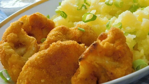 Breaded cauliflower with mashed potatoes