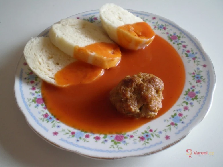 Meatball in tomato sauce with bread