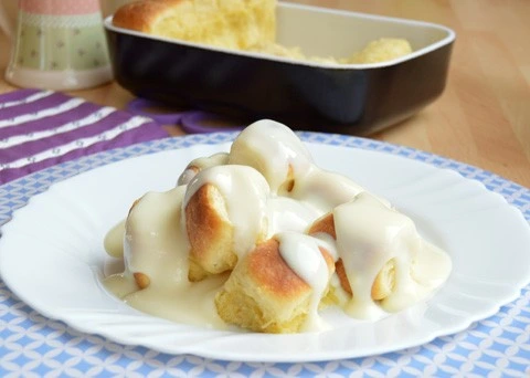 Cinnamon rolls with cream cheese frosting