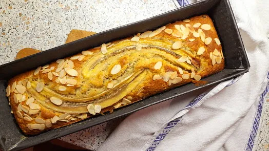 Banana bread with almonds
