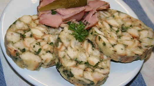 Steamed dumplings with ham and pickle