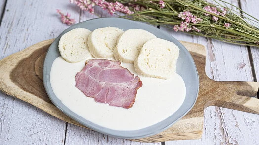 Kren sauce with ham and bread