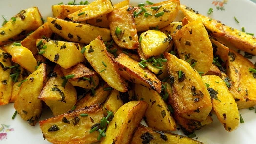 Roasted potatoes with skin