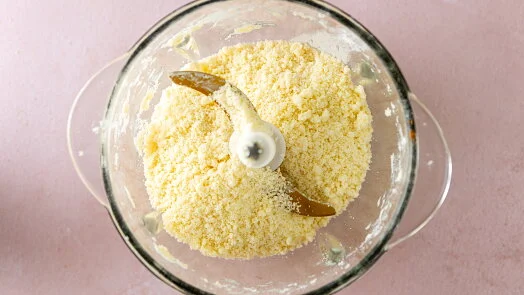 Food processor bowl with crumbs